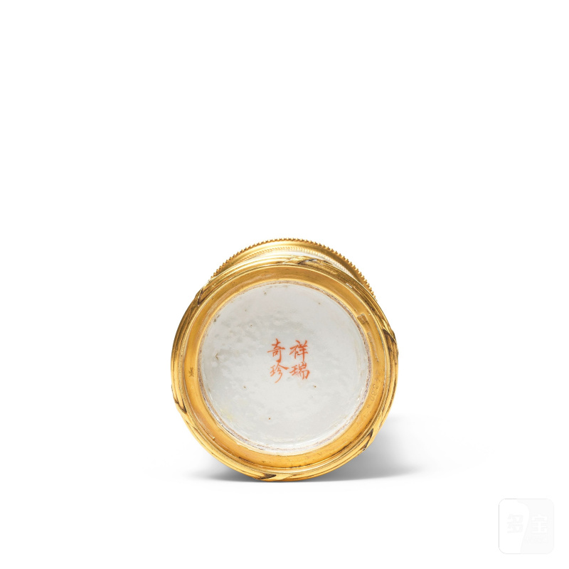 清 十九世紀 五彩海獸紋筆筒 | POT À PINCEAUX EN PORCELAINE DE LA FAMILLE VERTE - 图2